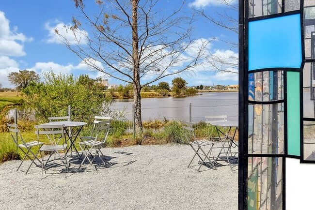 Building Photo - Gorgeous 3/2 Spacious Home with a Fenced Backyard and a Detached 2 Car Garage in the Desirable La...