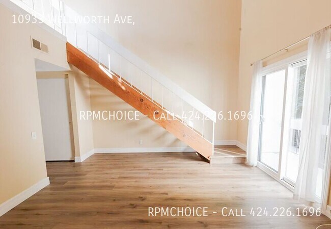 Building Photo - 10933 Wellworth Ave