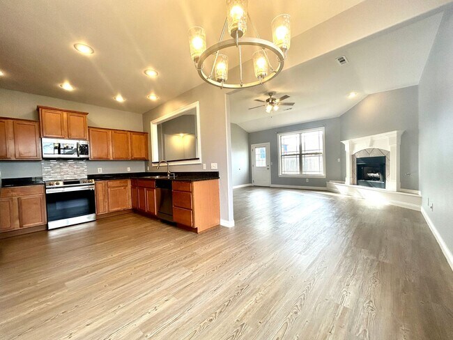 Building Photo - 3 bedroom 2 bath modern style home minutes from Centerton Main!!