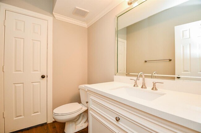 Building Photo - 1807 Elmen St