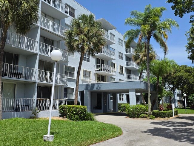 Building Photo - 470 Executive Center Dr