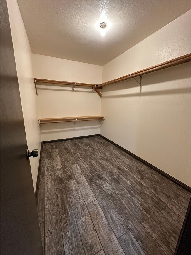 Building Photo - 22450 Oakley Rd