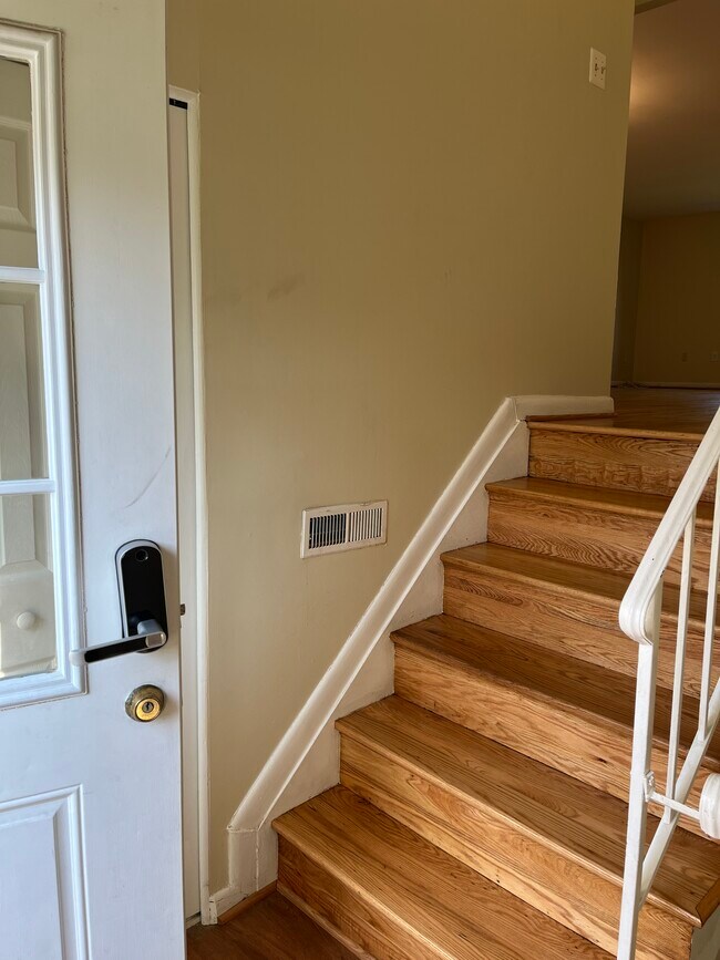 Building Photo - 2 Wimbledon Ln