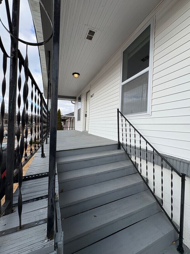 Building Photo - 2 bed, 1 bath home in the heart of Central St. Louis City, moments from Forest Park, Barnes Jewis...