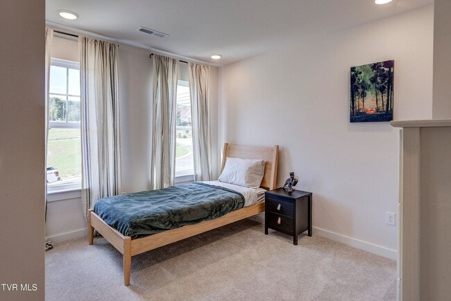 Building Photo - Brand New 3 bed 2 bath by Elementary School