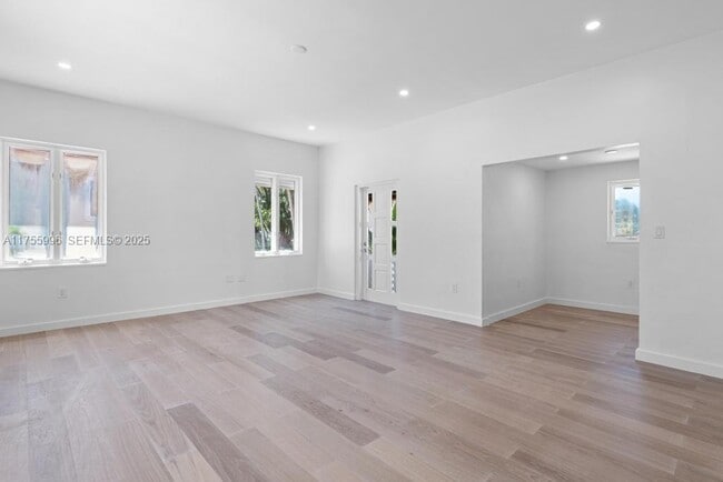 Building Photo - 5661 Pine Tree Dr