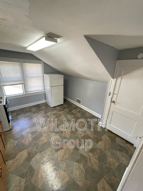 Building Photo - 1604 W 15th St