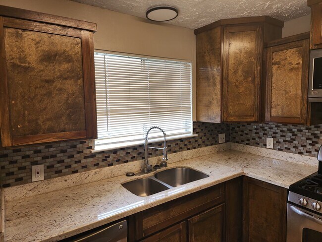 Building Photo - 715 Beechbend Dr