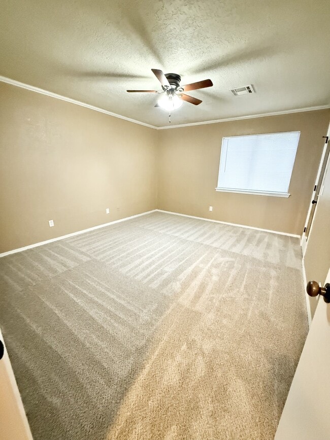 Building Photo - 1334 Eastgate Dr