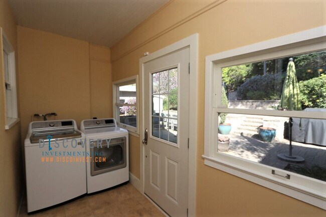 Building Photo - Trestle Glen Three Bedroom Home With Stunning Backyard