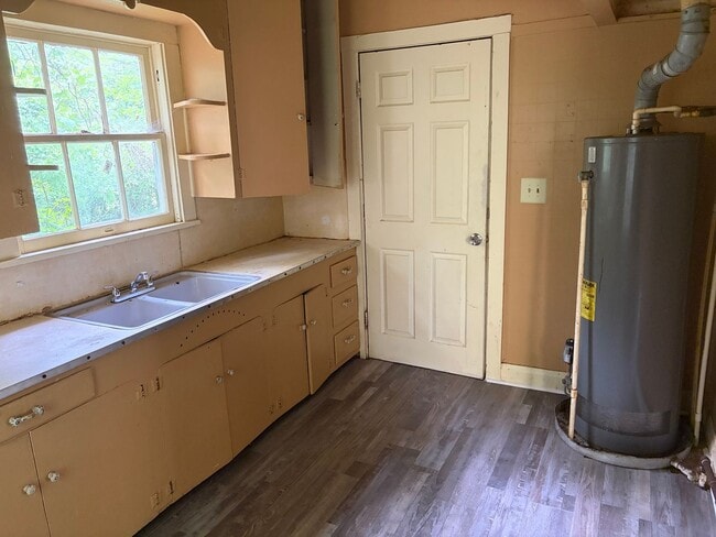 Building Photo - 3420 Darien St