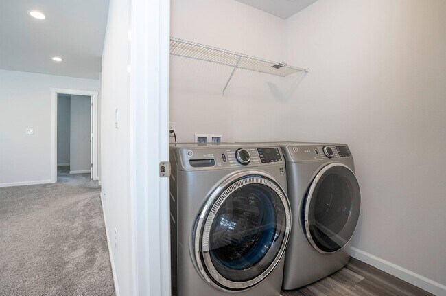 Building Photo - Newer 3-Bed Edgewood Home with A/C, Loft, ...