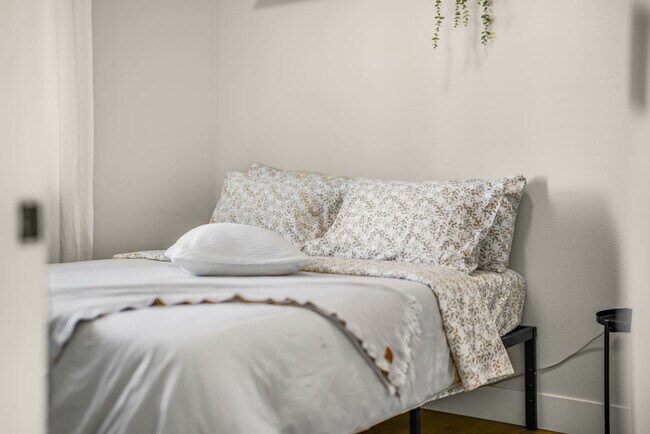 Building Photo - 15206 NE 96th St