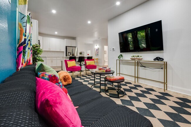 Building Photo - 5624 Eastside Ave