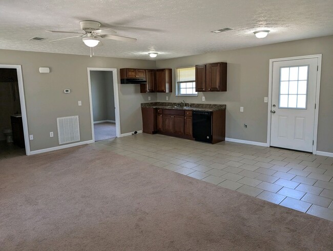 Building Photo - Now accepting application for 3 bedroom 2 bath brick home in White Pine, TN