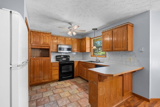 Building Photo - 303 S Suburban Ave