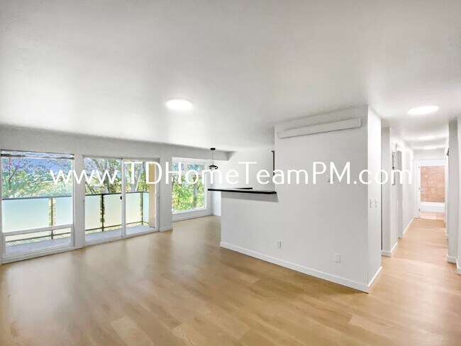 Building Photo - "Chic 2-Bed Condo with Scenic Views & Gran...