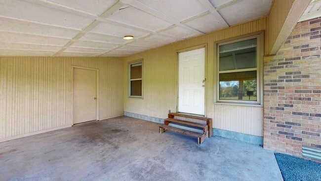 Building Photo - 8614 Burleson Ln