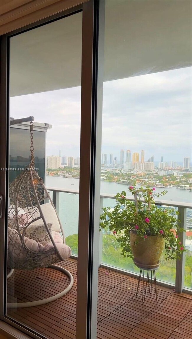 Building Photo - 16385 Biscayne Blvd