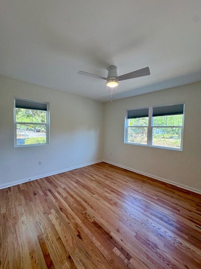 Building Photo - Newly Renovated Three Bedrooms Condo in South Windermere