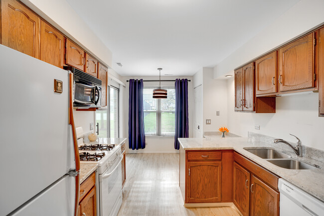 Building Photo - 1330 Cromwell Ct