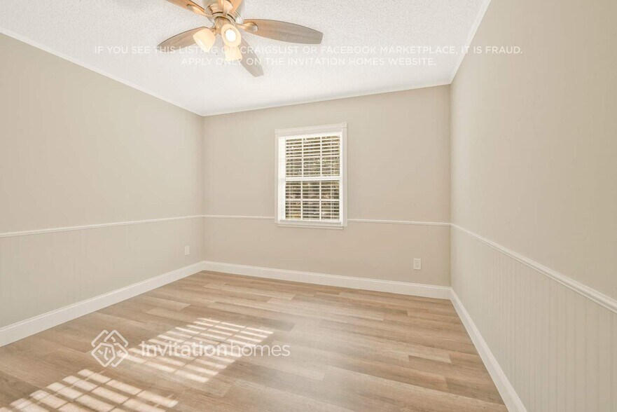 Building Photo - 921 Oak Forest Dr