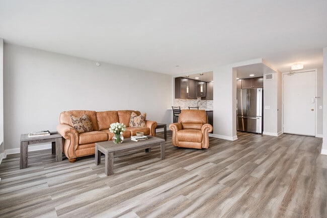 Building Photo - 5445 N Sheridan Rd