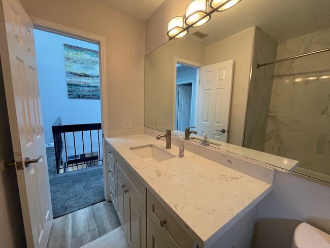 Building Photo - Newly Remodeled 3 bed 2.5 bath Long Beach ...