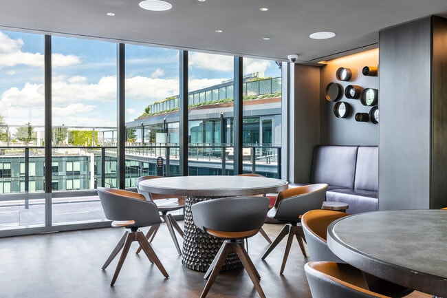 Building Photo - 949 1st St SE