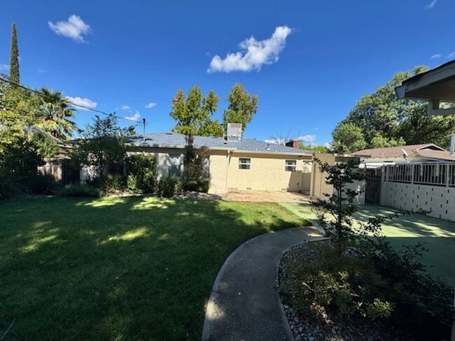 Building Photo - Charming Updated 4-Bedroom Home in the Gar...