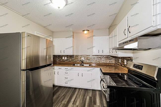 Building Photo - 8506 Crystal Ave