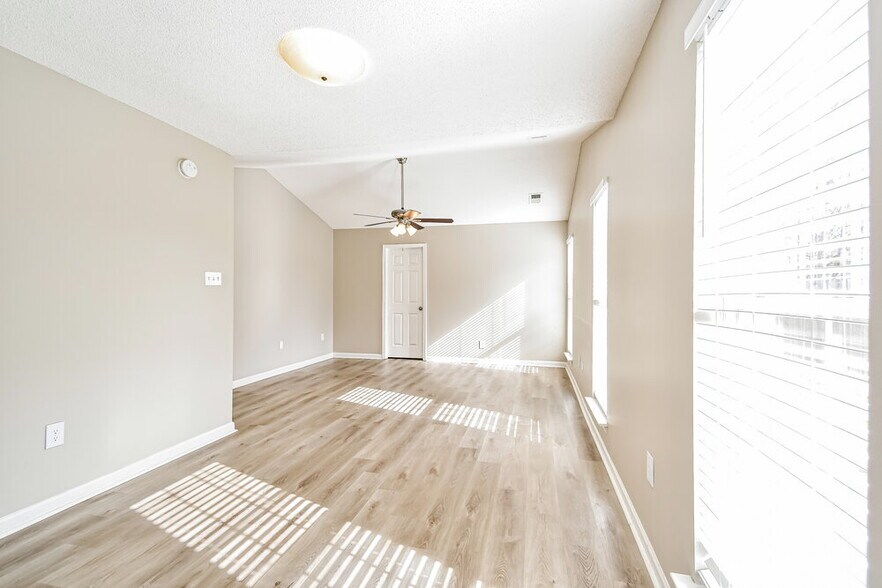 Building Photo - 764 Northwood West Cove