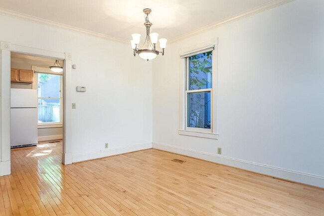 Building Photo - 238 Dale St N