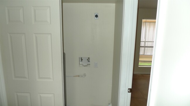 Building Photo - 16111 Aspenglen Dr