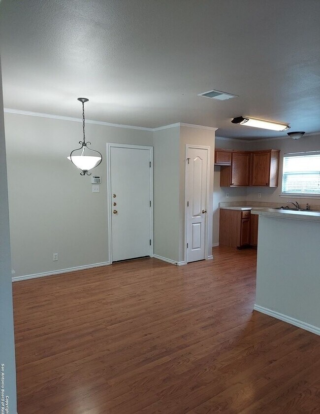 Building Photo - Charming two-story home in the Bluffs at W...