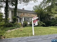 Building Photo - 348 Evergreen Pl