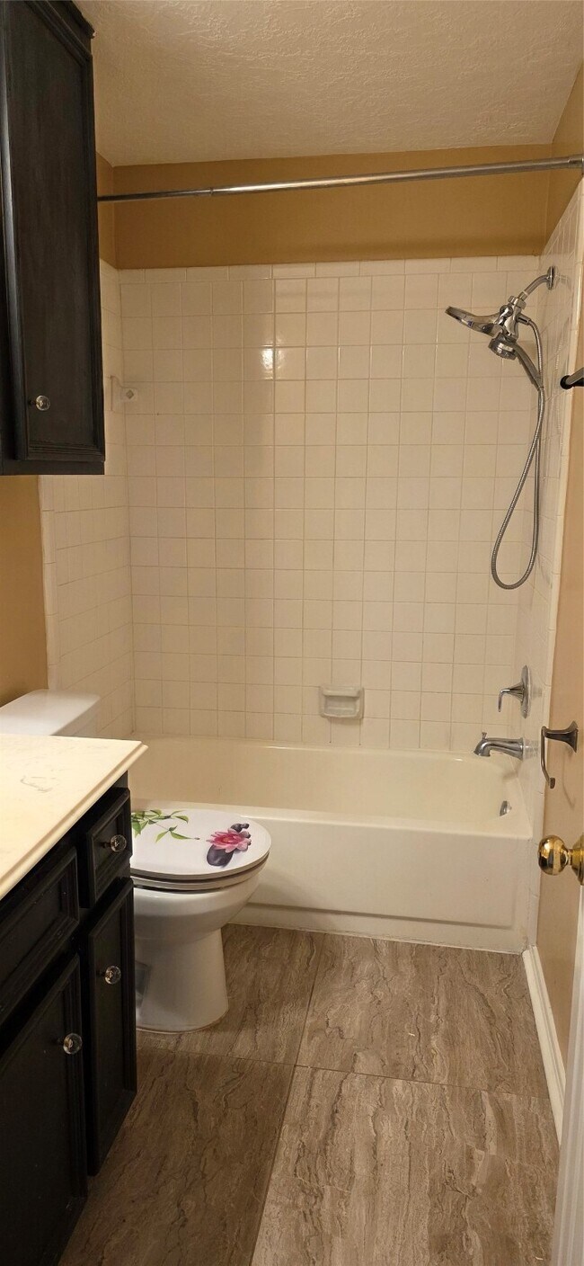 Building Photo - 14810 Charlmont Dr