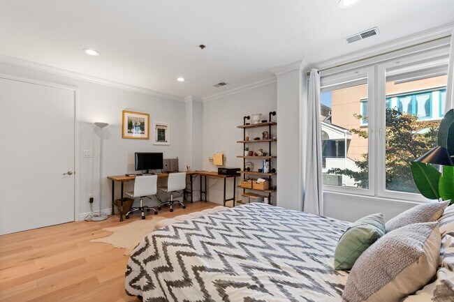 Building Photo - 600 Harbor Blvd