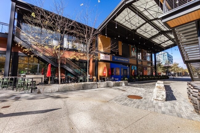 Building Photo - 8 - 10-10 Museum Way