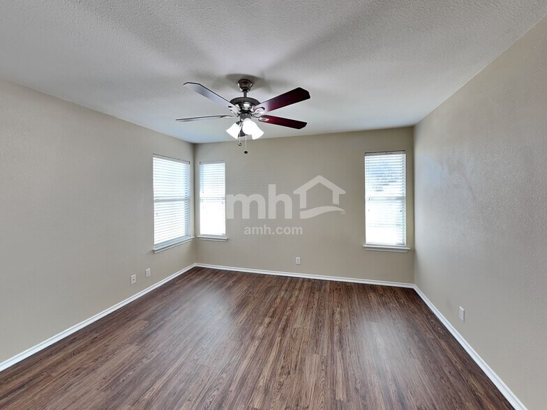 Building Photo - 224 Tolcarne Dr