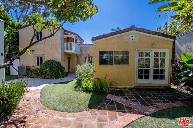 Building Photo - 731 San Vicente Blvd