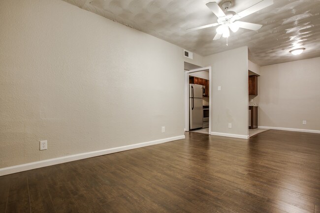 Building Photo - The Wilshire Aprtments