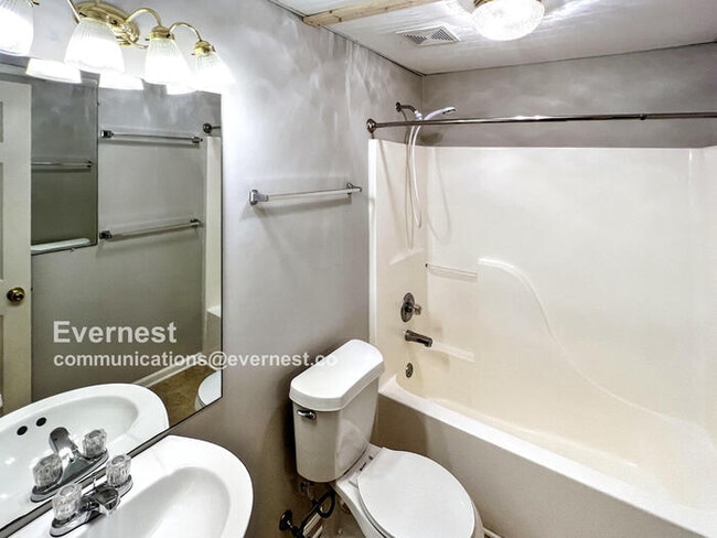 Building Photo - 205 Camellia Dr