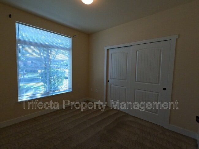 Building Photo - 2445 Windrow Dr
