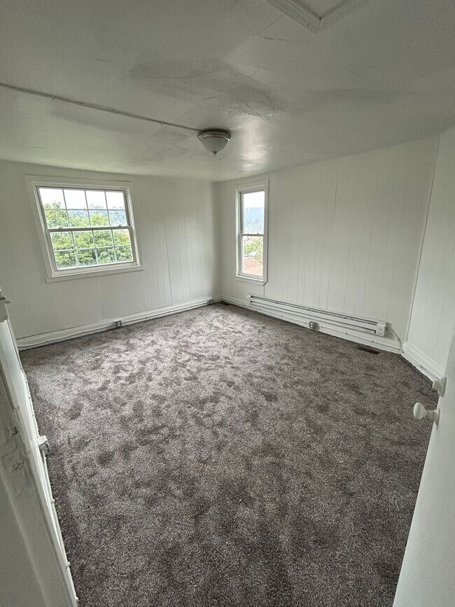 Building Photo - Charming 2-Bedroom Home with Front Porch in McKeesport
