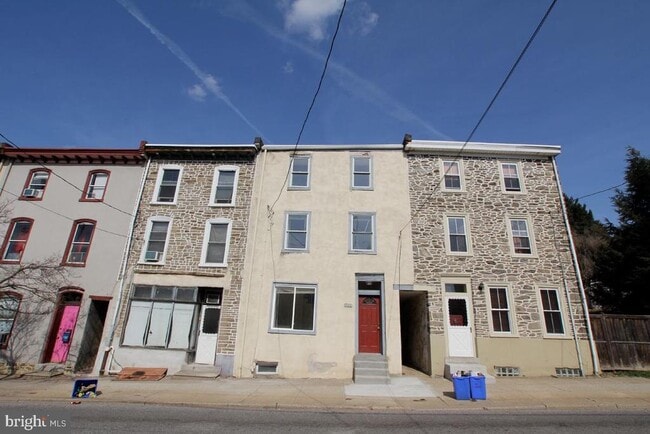 Building Photo - 4713 Umbria St