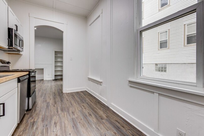 Building Photo - 240 Hazelwood Ave