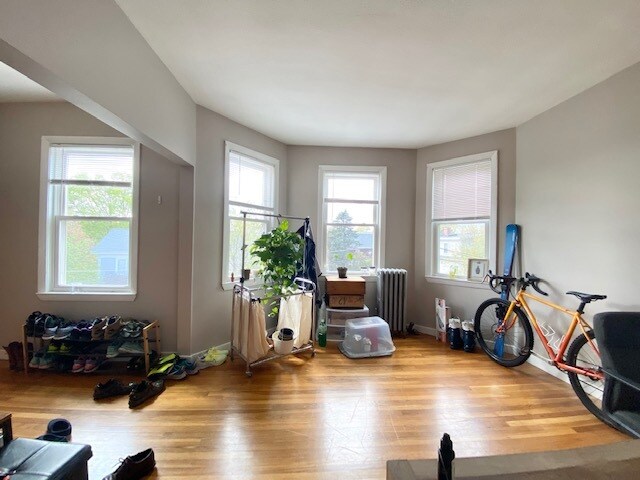Building Photo - 10 Athol St