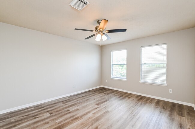 Building Photo - 2634 Vermillion Dr