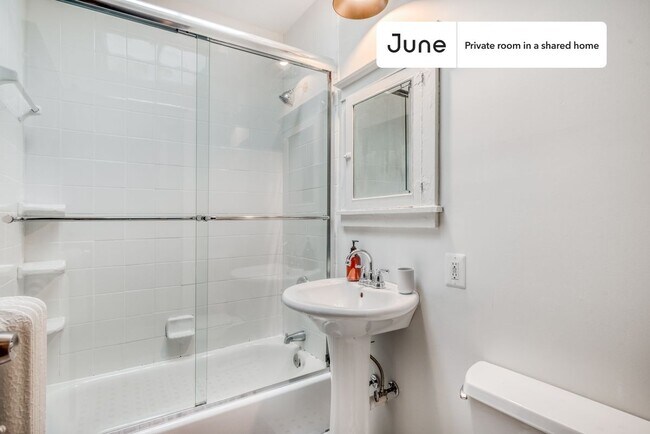 Building Photo - Room in Shared 5 bed/1 bath home